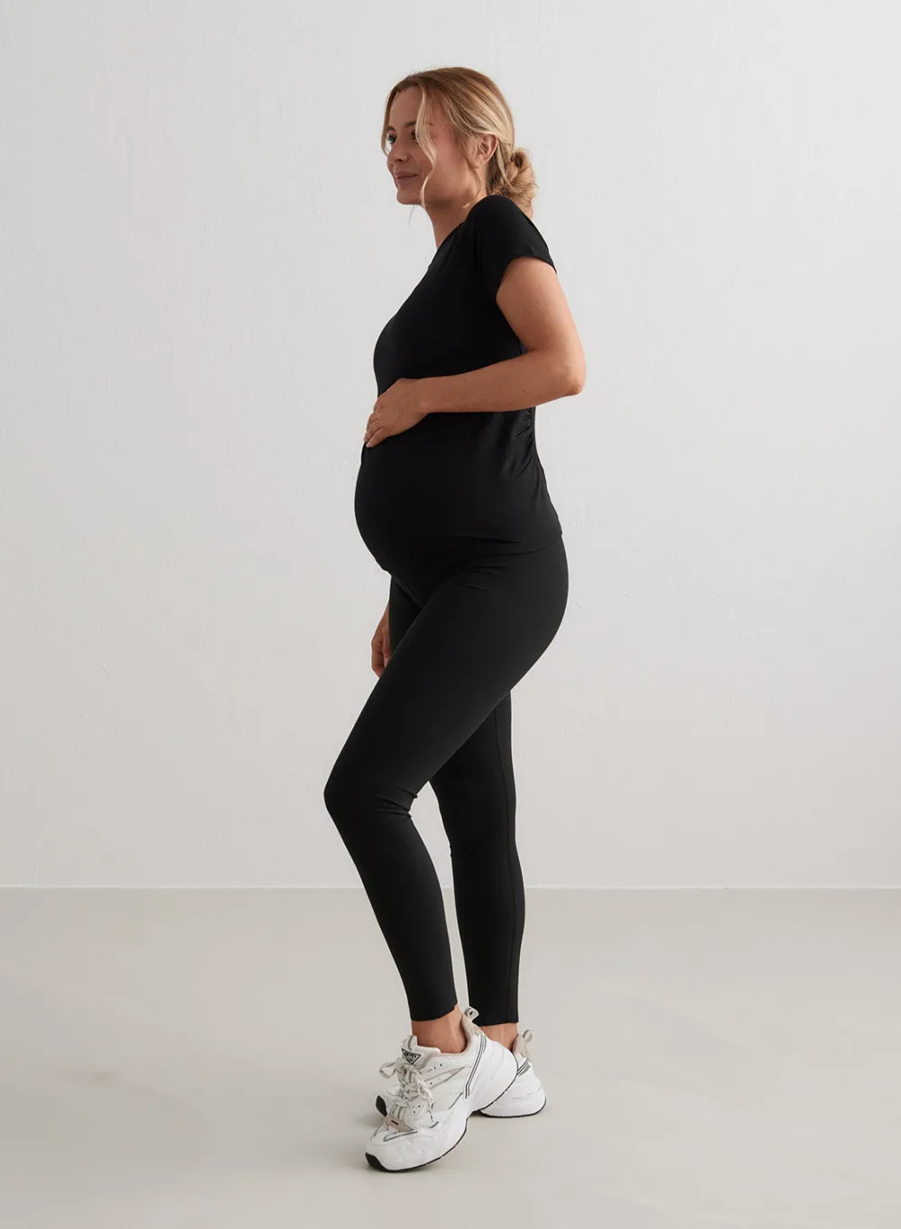 T-skjorter|Trenings-T-shirts^AIM’N Black Soft Basic Maternity Short Sleeve
