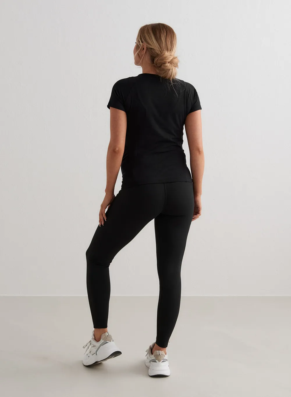 T-skjorter|Trenings-T-shirts^AIM’N Black Soft Basic Maternity Short Sleeve