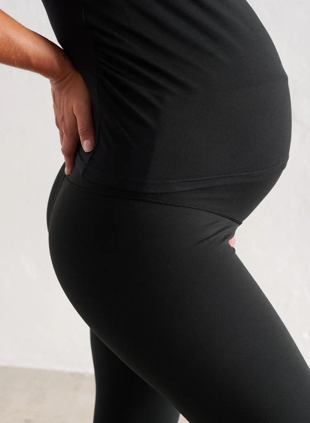 T-skjorter|Trenings-T-shirts^AIM’N Black Soft Basic Maternity Short Sleeve
