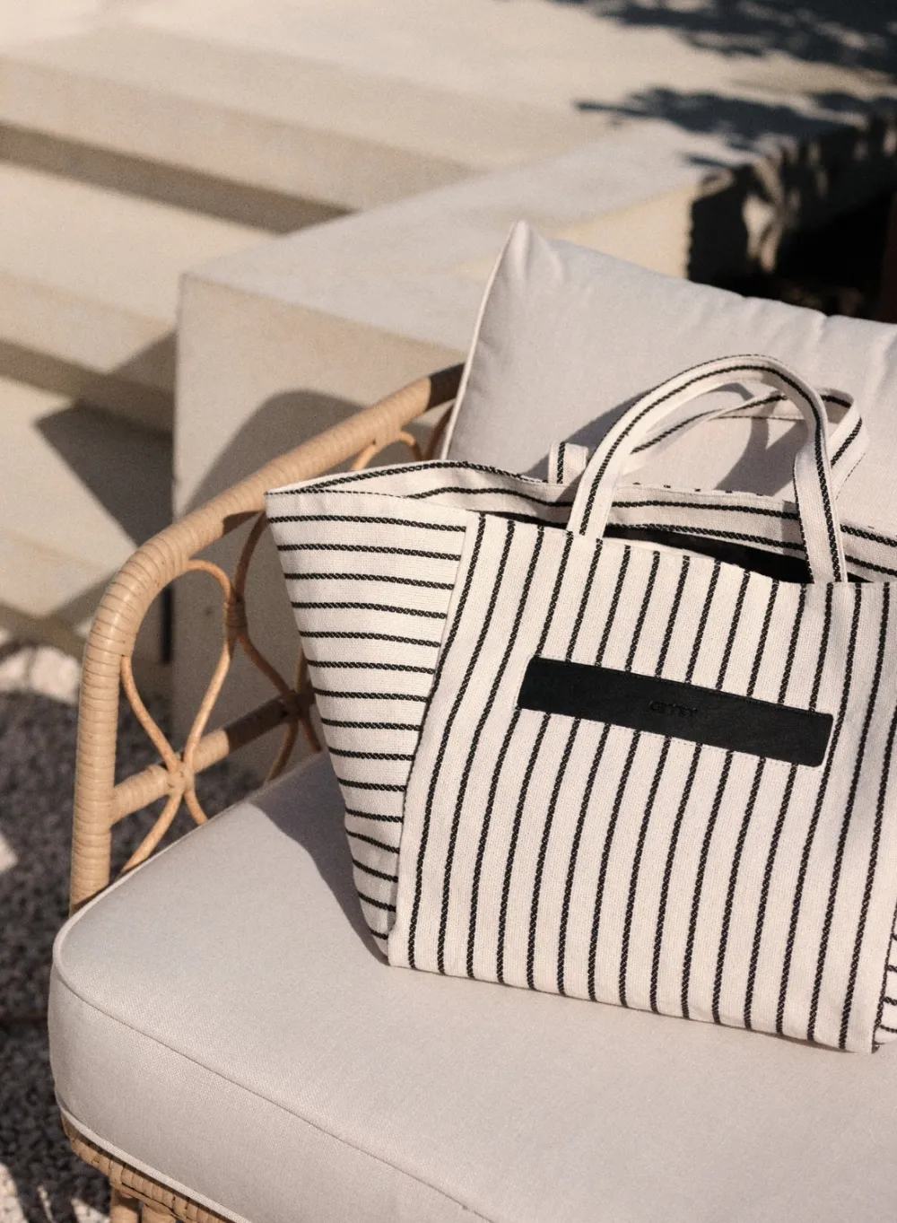Treningsposer^AIM’N Off-white Beach Tote Bag